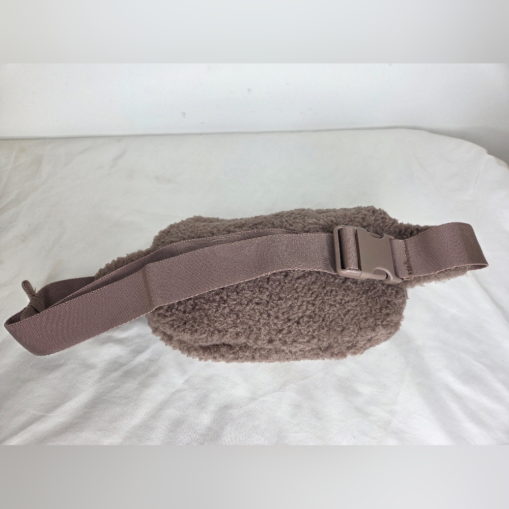 Reebok OS Brown Fleece Belt Bag / Fanny Pack - Picture 5 of 13